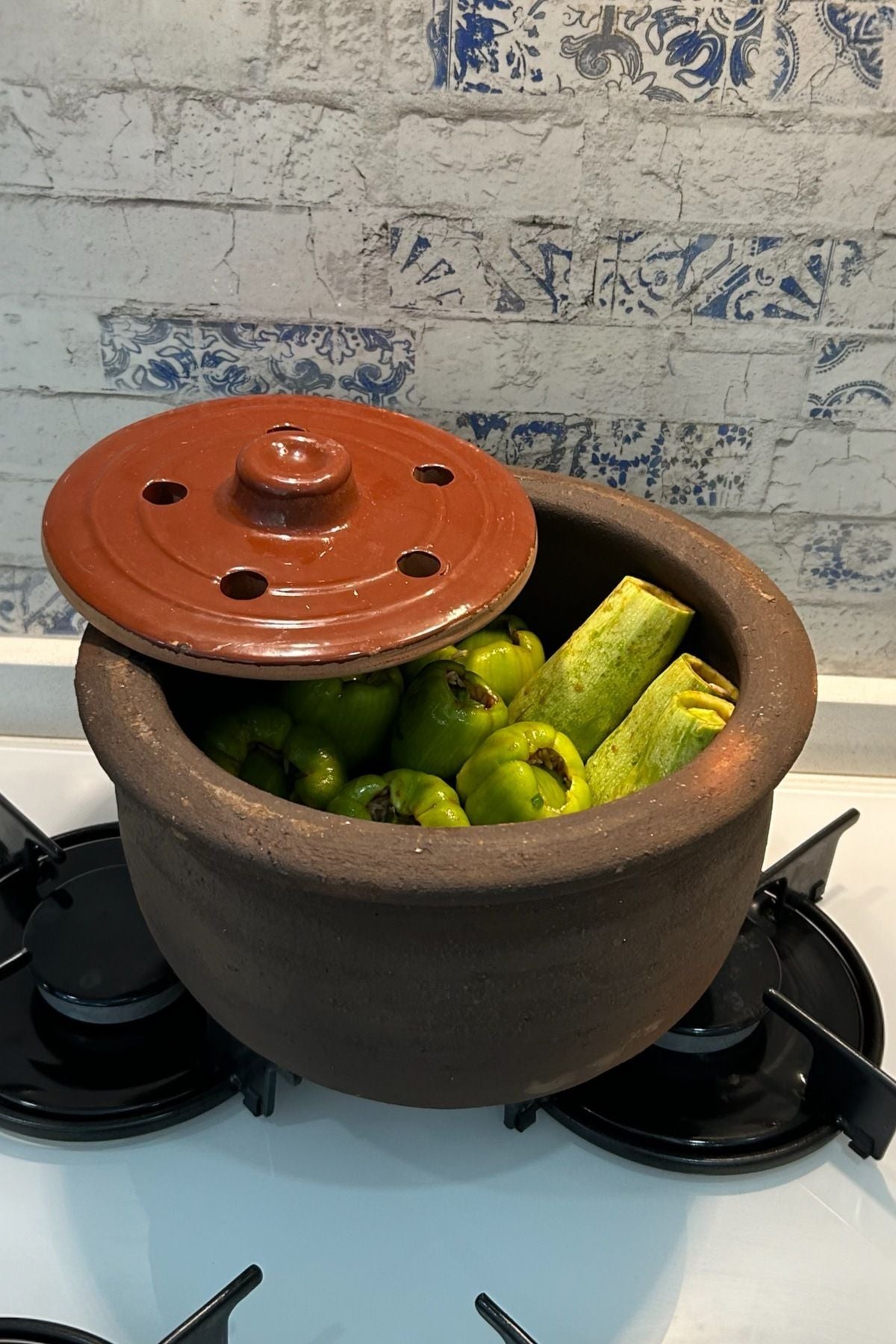 Orta Boy Doğal Toprak Güveç Tencere 4 Litre 6-8 Kişilik Ateşe Dayanıklı (KAPAK HEDİYELİ)