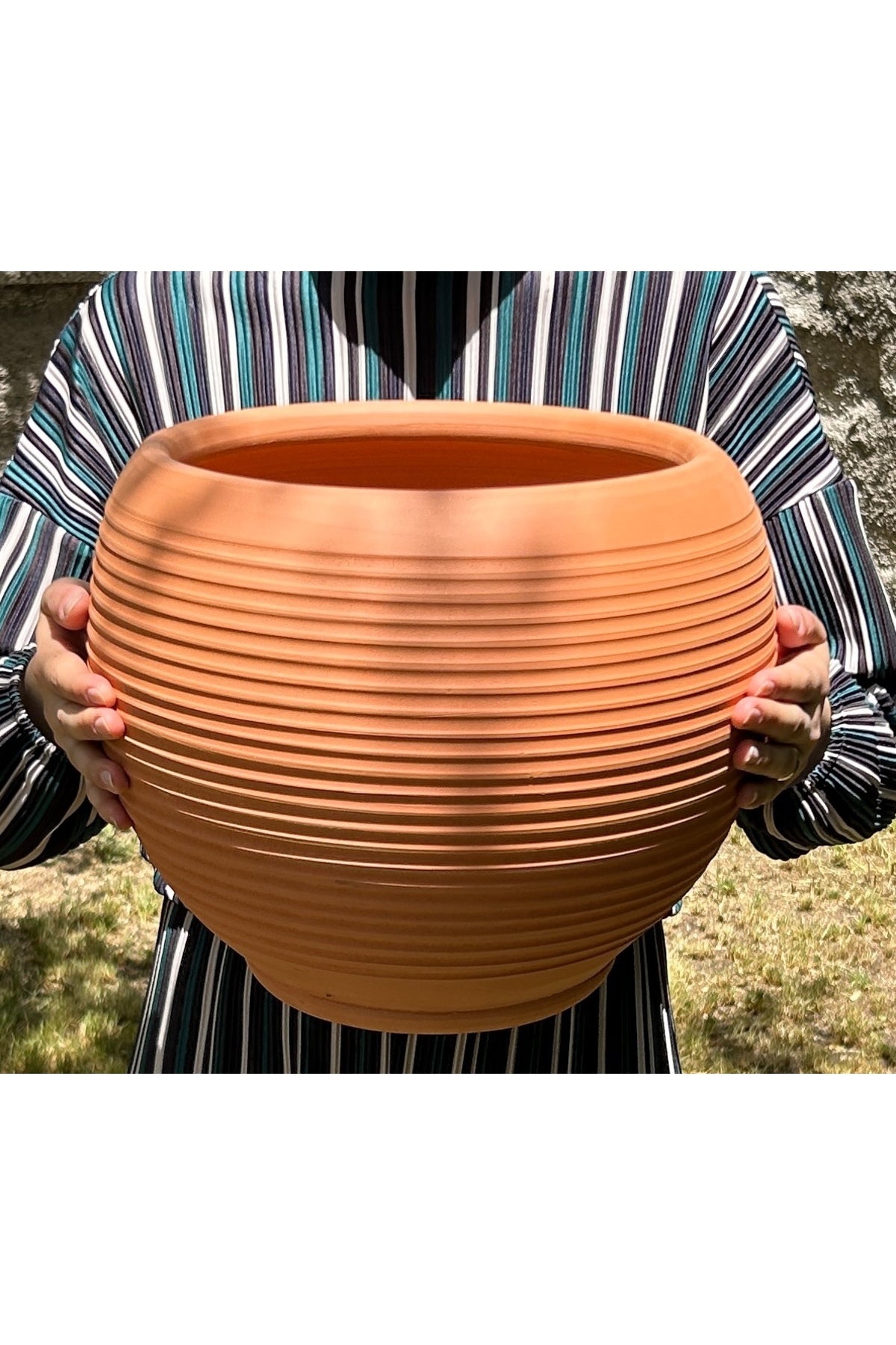 El Yapımı Doğal Toprak Dekoratif Küre Saksı Orta Boy 30x32 Cm (TABAKLI)