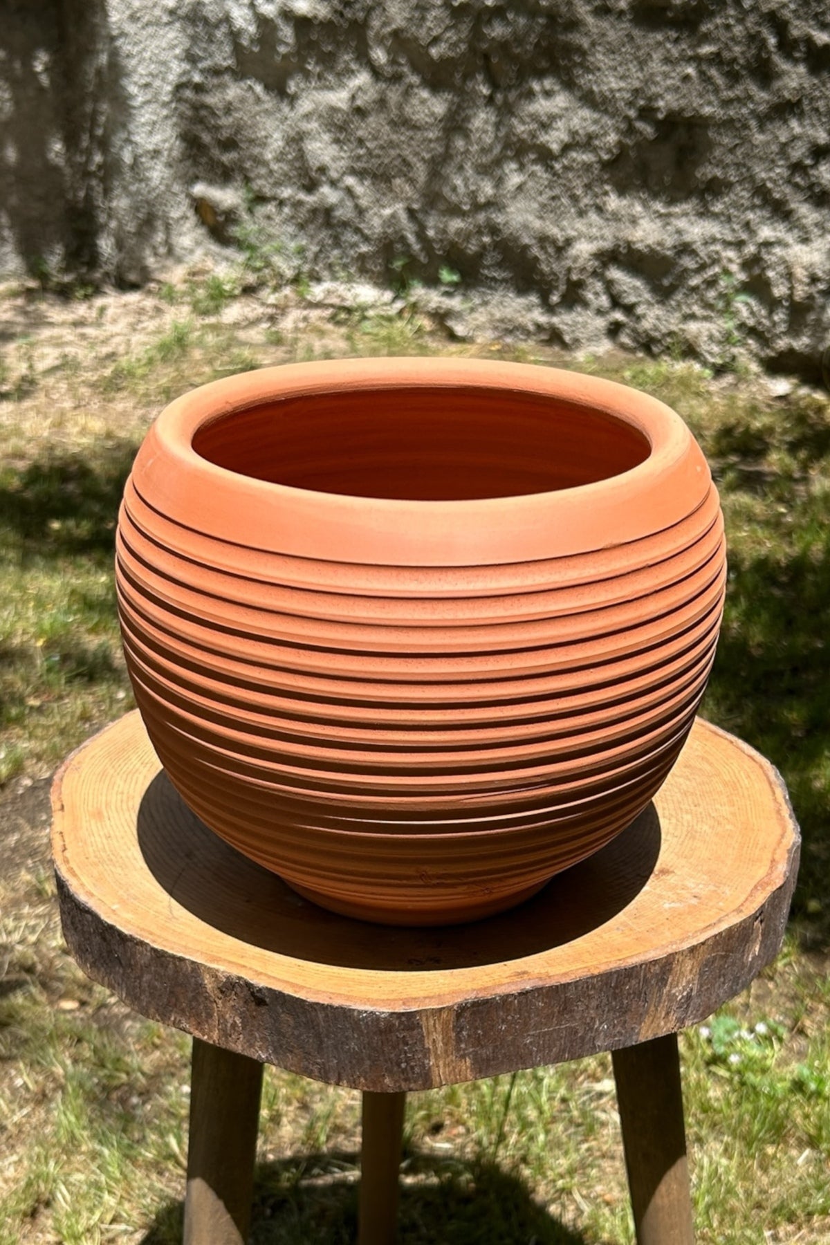 El Yapımı Doğal Toprak Dekoratif Küre Saksı Orta Boy 30x32 Cm (TABAKLI)